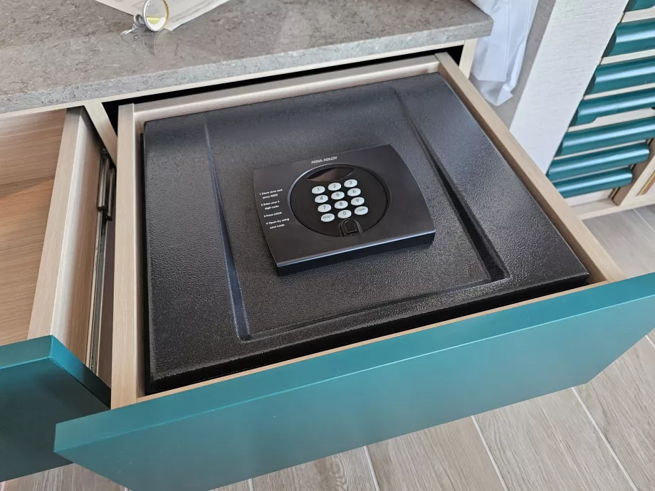 Χρηματοκιβώτιο στο δωμάτιο