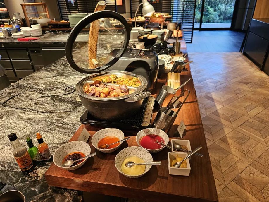 Πρωινό - ζεστά γεύματα