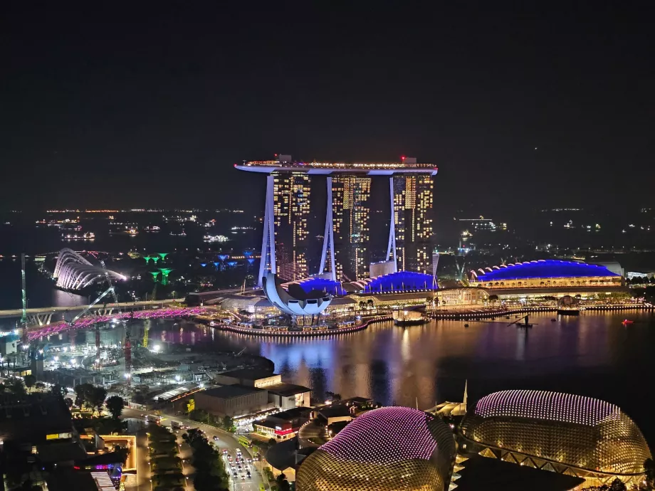 Νυχτερινή θέα από το δωμάτιο