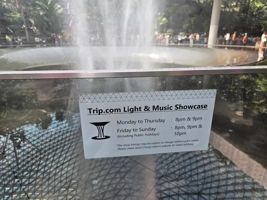 Ώρες παράστασης φωτός στον καταρράκτη στο Jewel