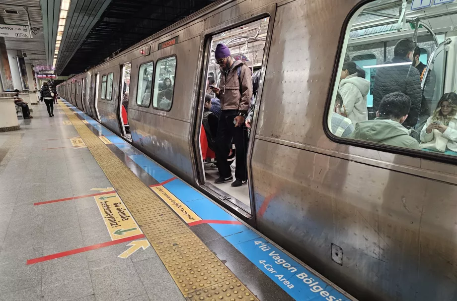 Τρένο του μετρό της Κωνσταντινούπολης