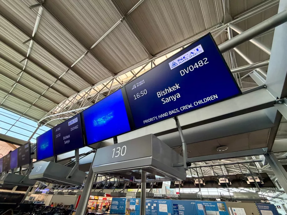 Check-in για την πτήση της SCAT Airlines