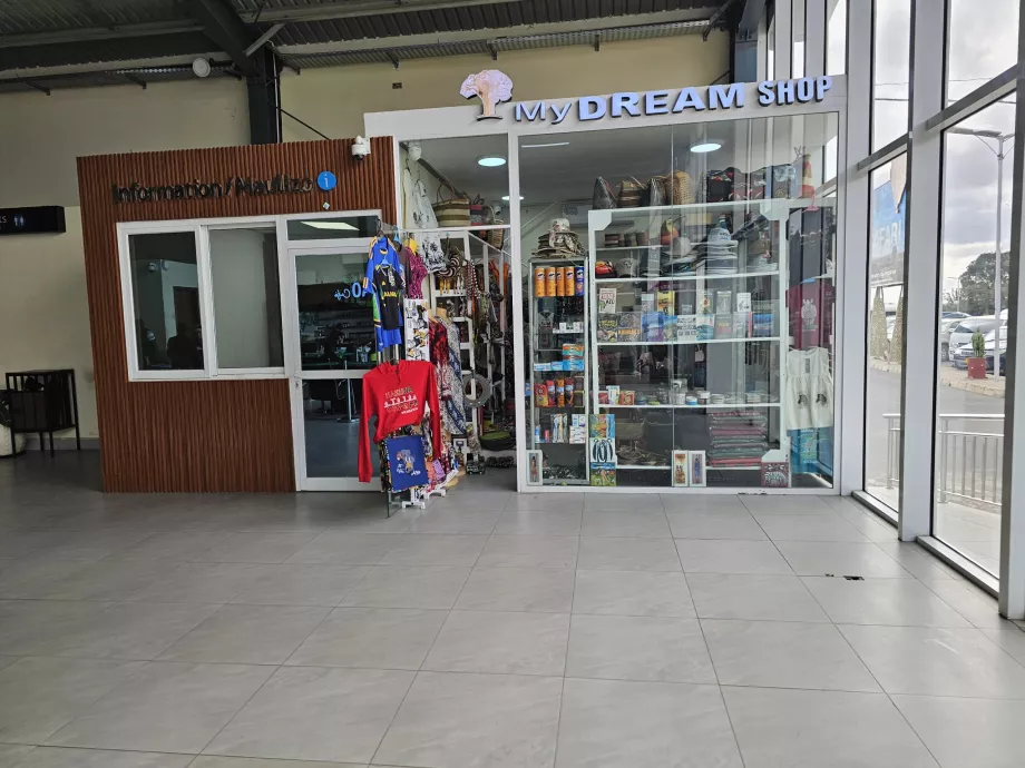 Κατάστημα αναμνηστικών στην αίθουσα αναχωρήσεων