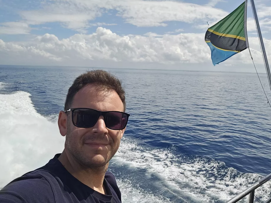 Εγώ στο πλοίο από τη Ζανζιβάρη στο Νταρ ες Σαλάμ