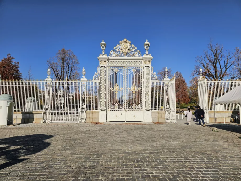 Κύρια έξοδος από το Akasaka Palace