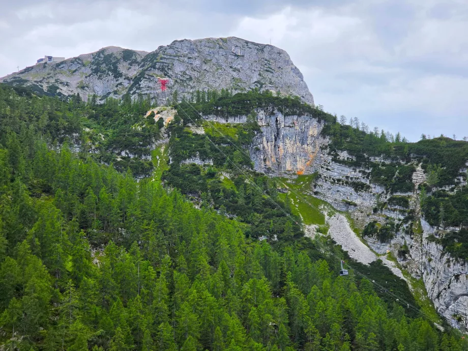 Το δεύτερο τμήμα του τελεφερίκ προς το Krippenstein