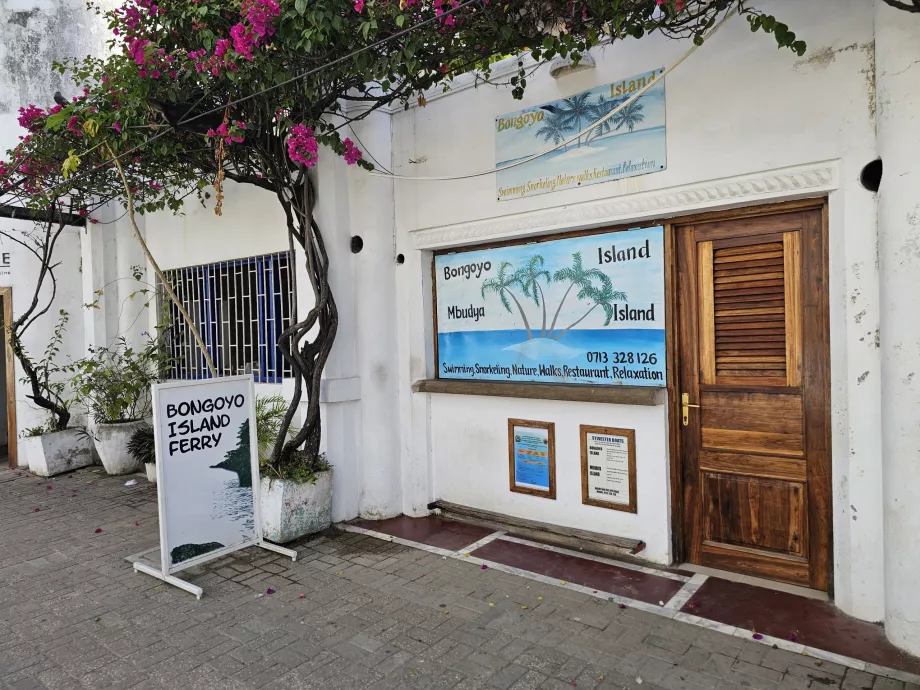 Γραφείο εισιτηρίων πλοίου στο Bongoyo
