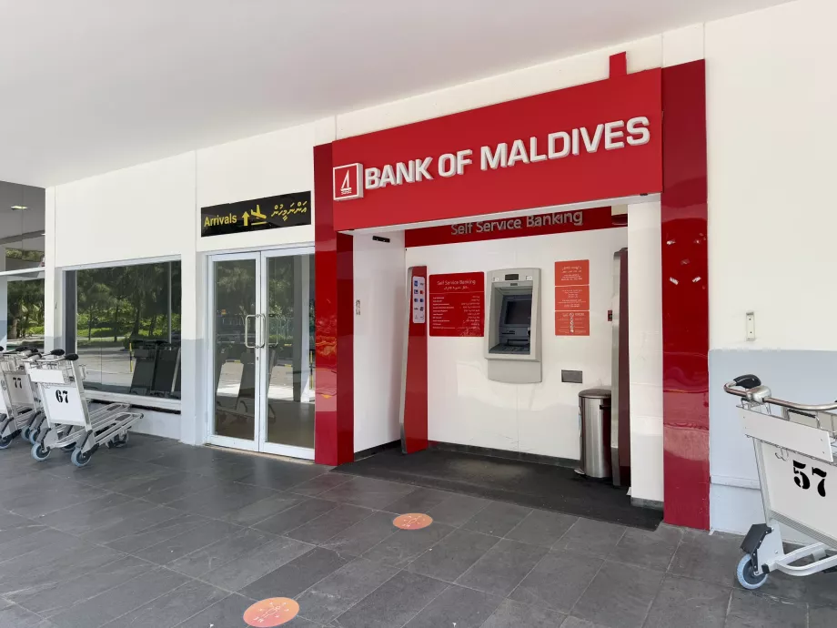 ATM στις αφίξεις Kooddoo GKK