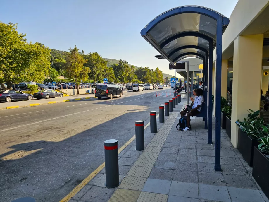 Στάση λεωφορείου μεταξύ τερματικών σταθμών
