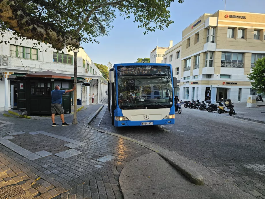 Στάση προς το αεροδρόμιο στο κέντρο της Ρόδου