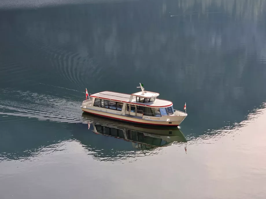 Ένα σκάφος στη λίμνη Χάλστατ