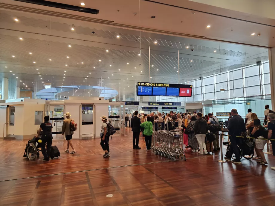 Έλεγχος διαβατηρίων και πύλες εκτός Σένγκεν