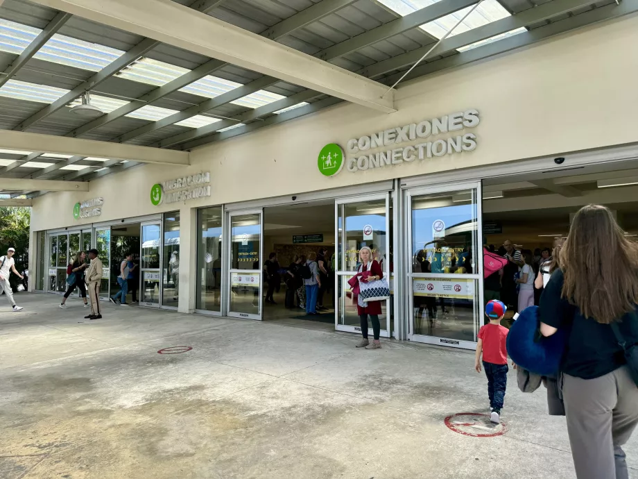 Αφίξεις και μεταφορές στο αεροδρόμιο PUJ