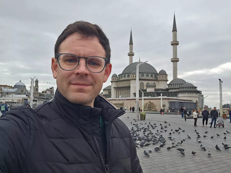 Εγώ στην πλατεία Ταξίμ