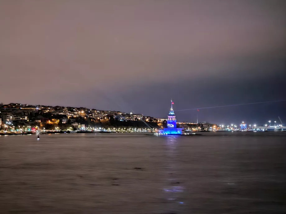 Νυχτερινή κρουαζιέρα με πλοίο