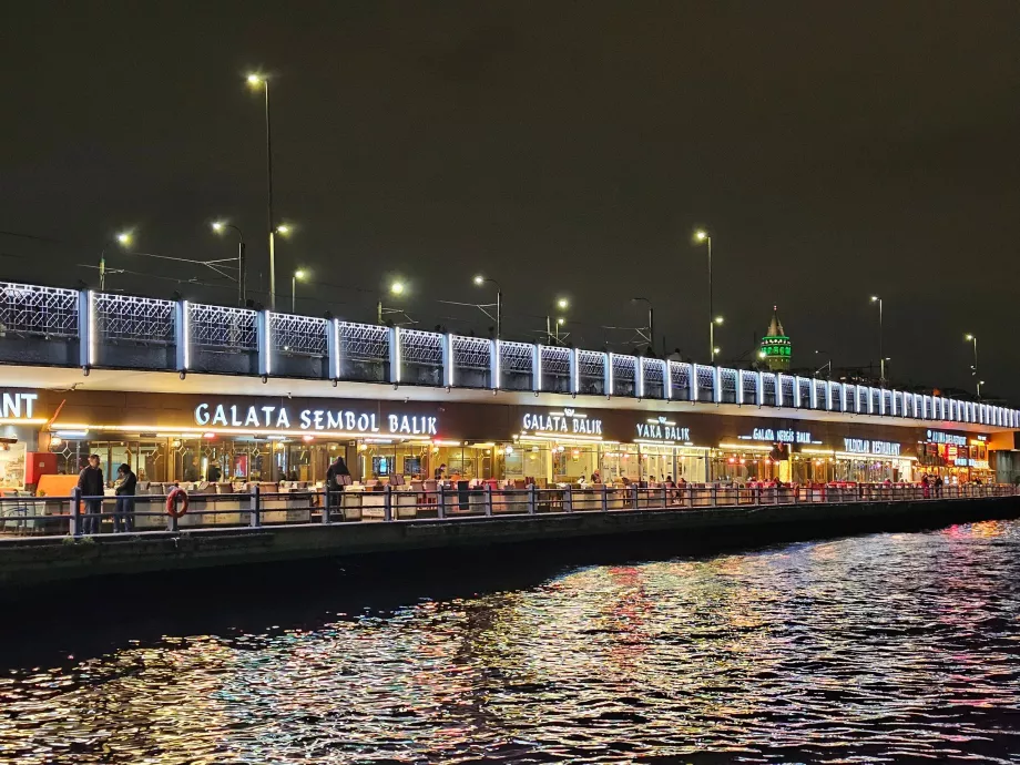 Γέφυρα Γαλατά τη νύχτα