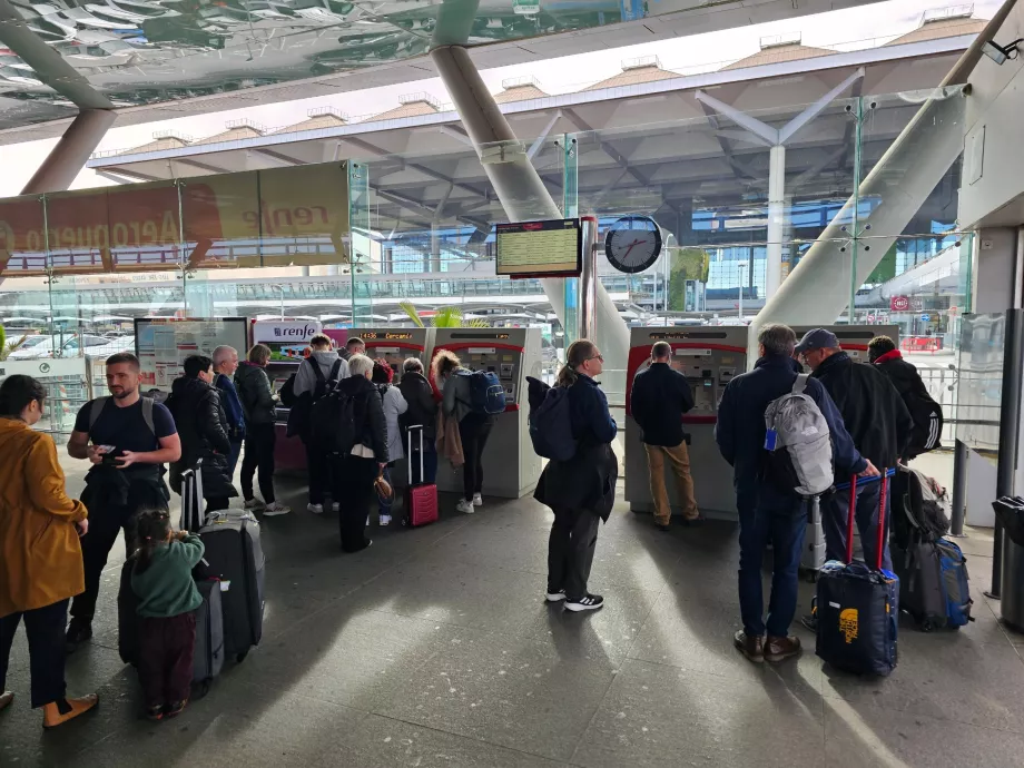 Αυτόματα μηχανήματα έκδοσης εισιτηρίων της RENFE