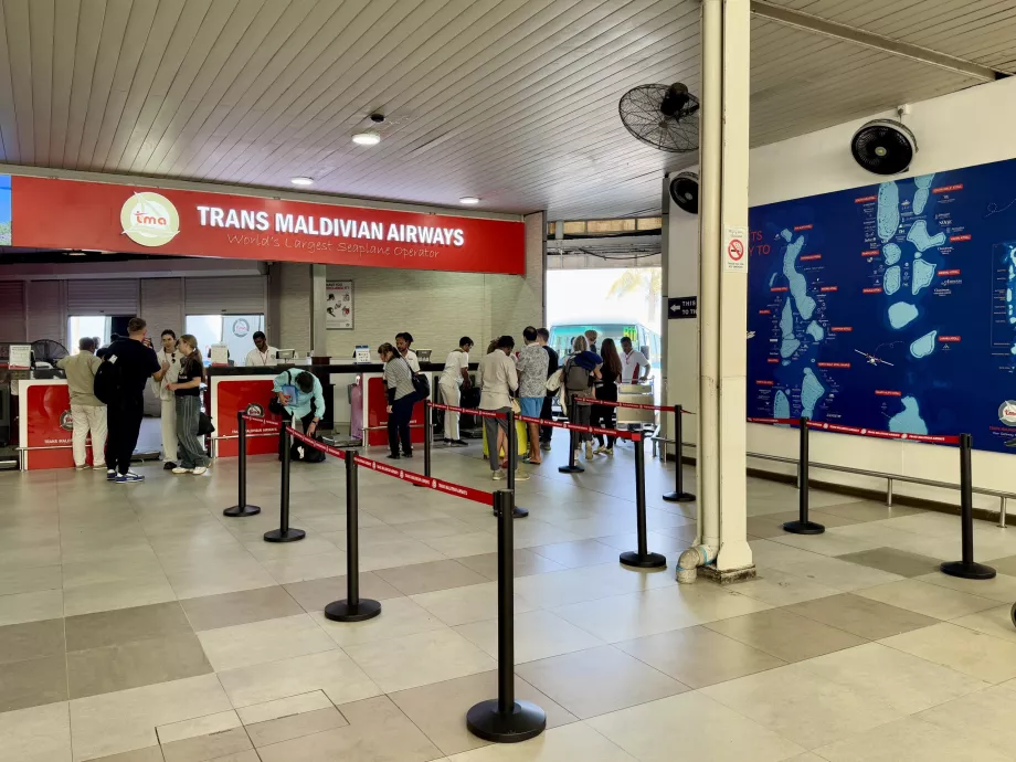 Γκισέ check-in Trans Maldivian Airways