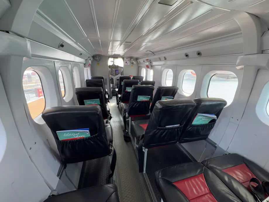 Εσωτερικό αεροσκάφος της Trans Maldivian Airways
