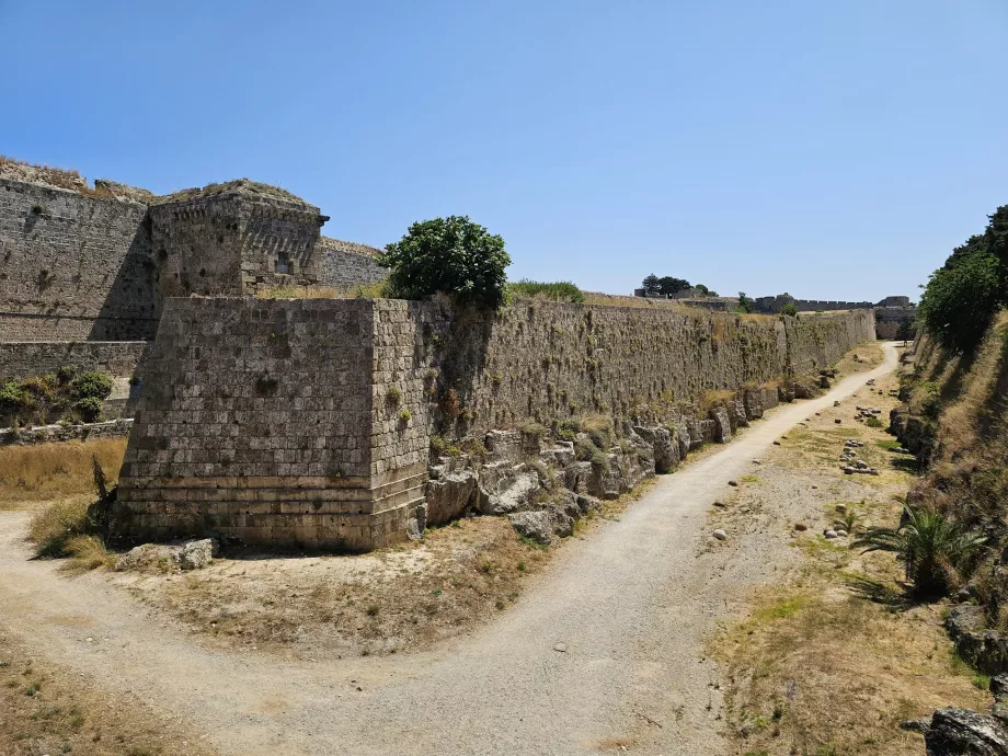 Τείχη της πόλης