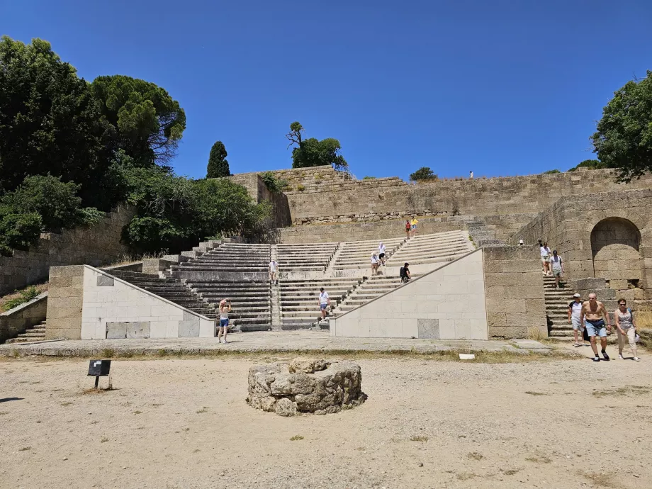 Ακρόπολη της Ρόδου, αμφιθέατρο