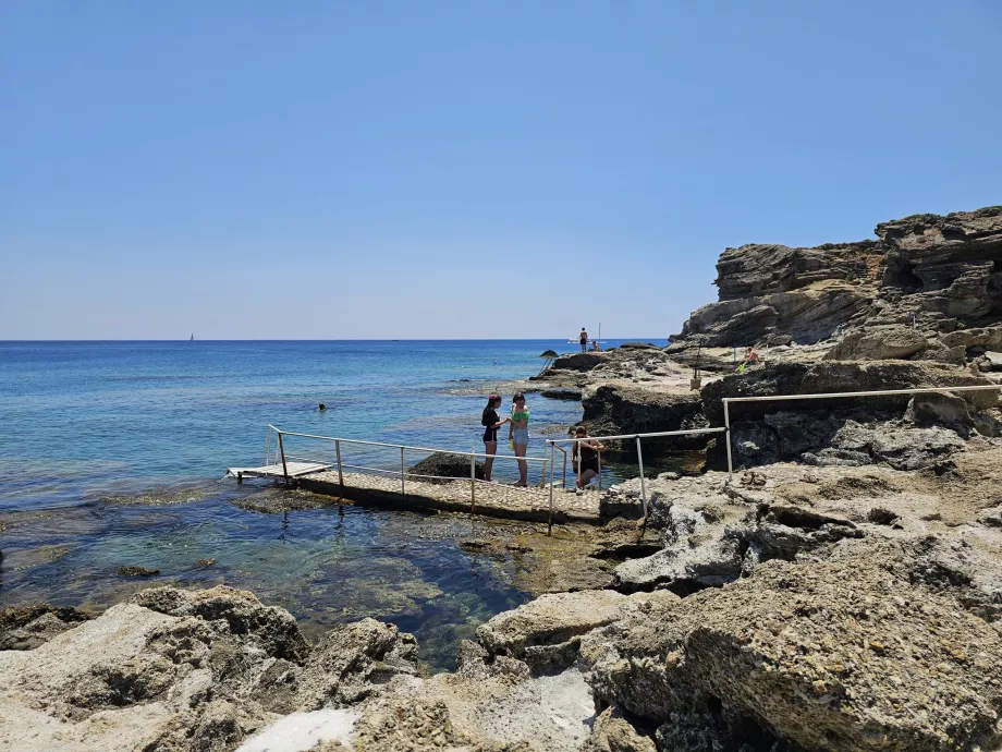 Παραλία κοντά στις πηγές Καλλιθέας