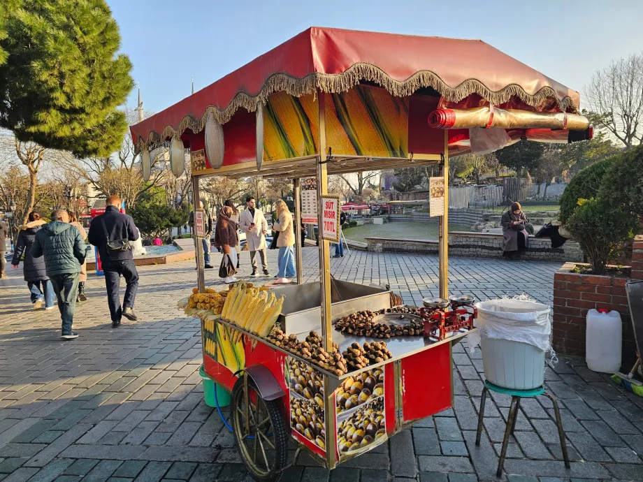 Σταντ με καλαμπόκι και κάστανα