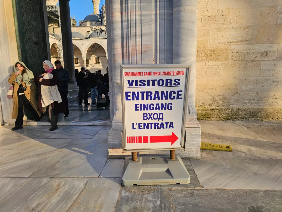 Μπλε Τζαμί, είσοδος για τουρίστες