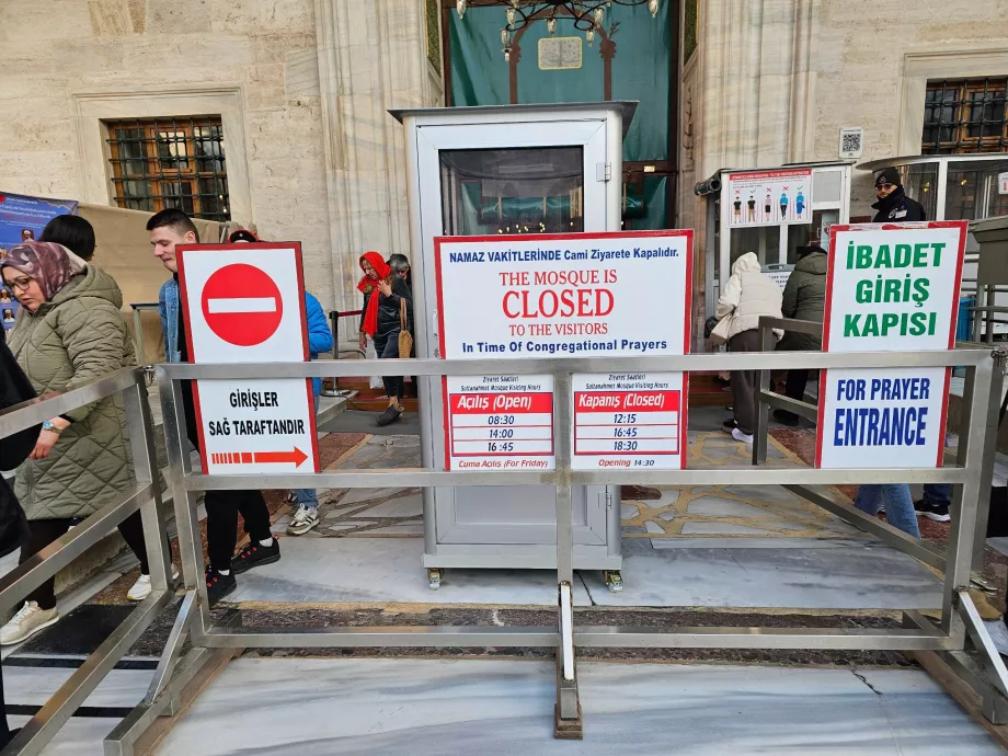 Μπλε Τζαμί, ώρες λειτουργίας