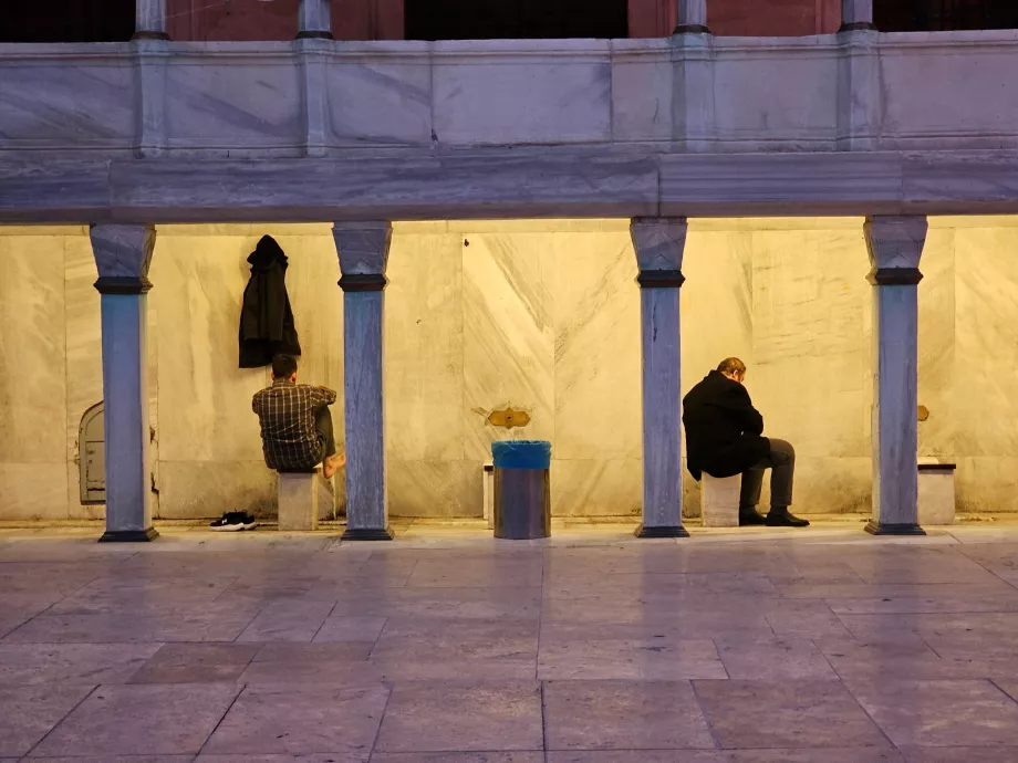 Μπλε Τζαμί, τουαλέτες