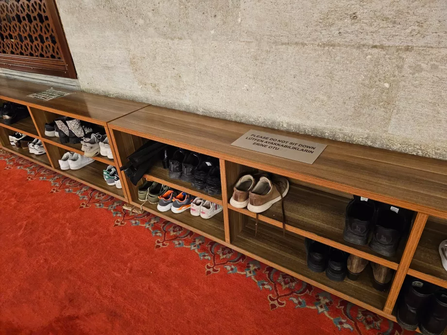 Σουλεϊμάν Τζαμί, περιοχή παπουτσιών