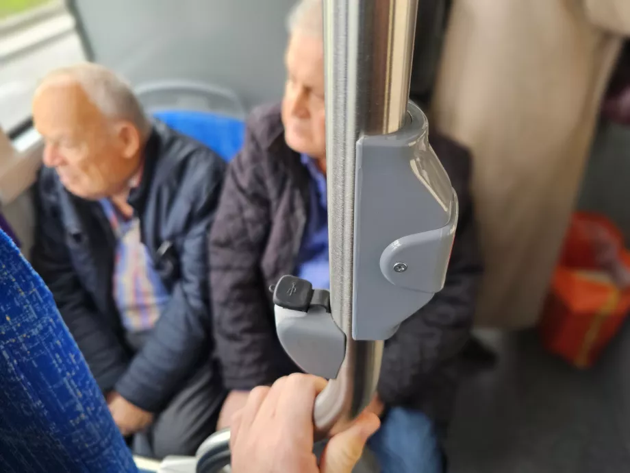 Θύρες USB και κουμπί "Stop"