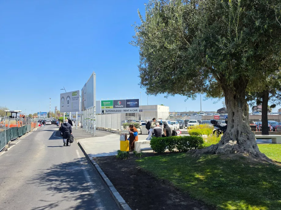 Διάδρομος προς τις ενοικιάσεις αυτοκινήτων