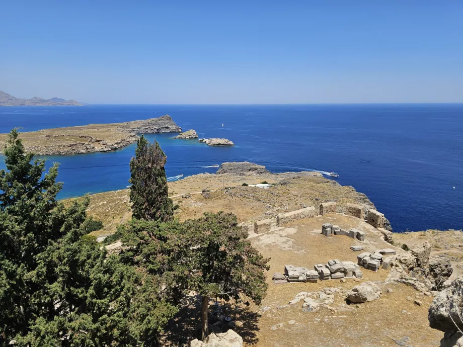 Θέα στη θάλασσα από την ακρόπολη της Λίνδου