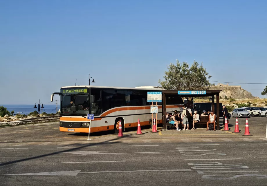 Στάση λεωφορείου στον κεντρικό δρόμο, Λίνδος
