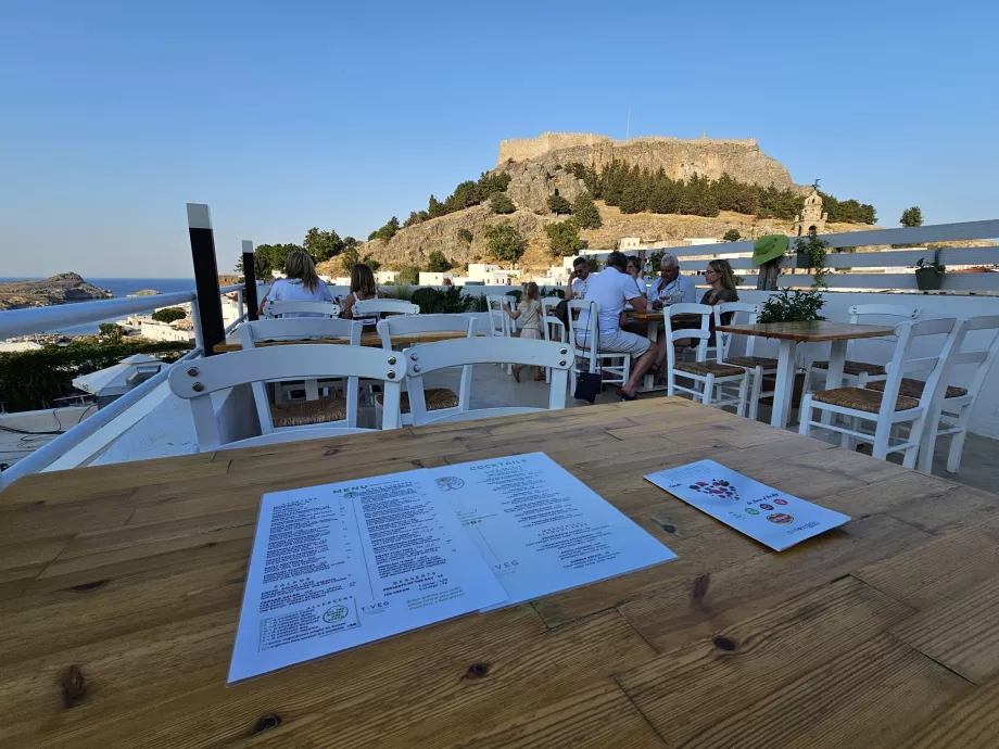 Εστιατόριο στην ταράτσα της Λίνδου