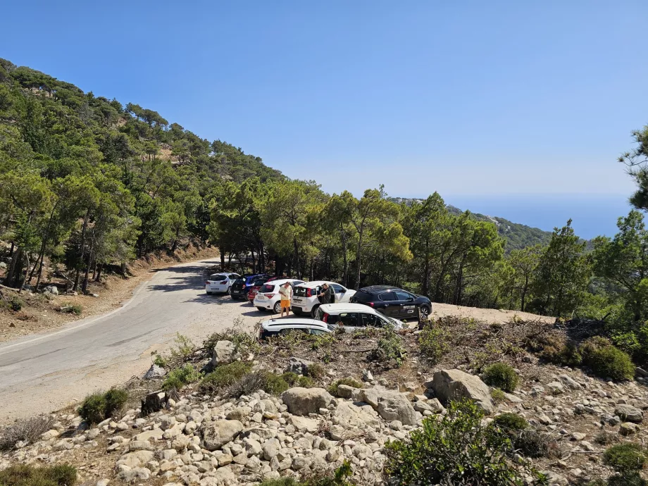 Χώρος στάθμευσης στο Κάστρο Μονόλιθος