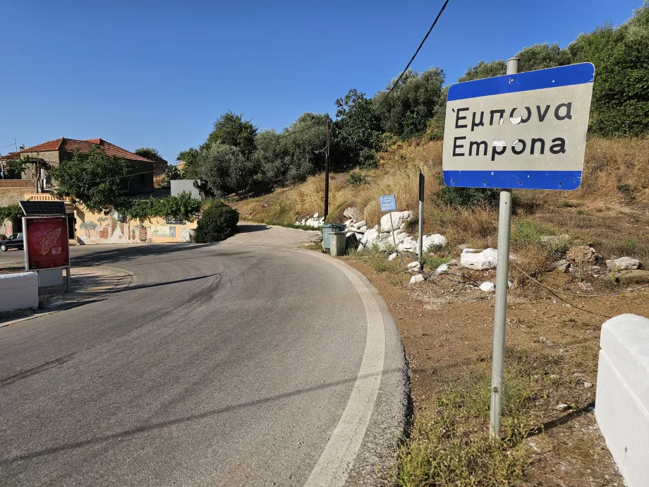 Σηματοδοτώντας την αρχή του χωριού
