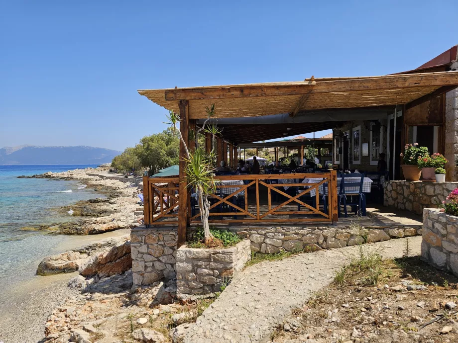 Εστιατόριο στην παραλία Φτενάγια
