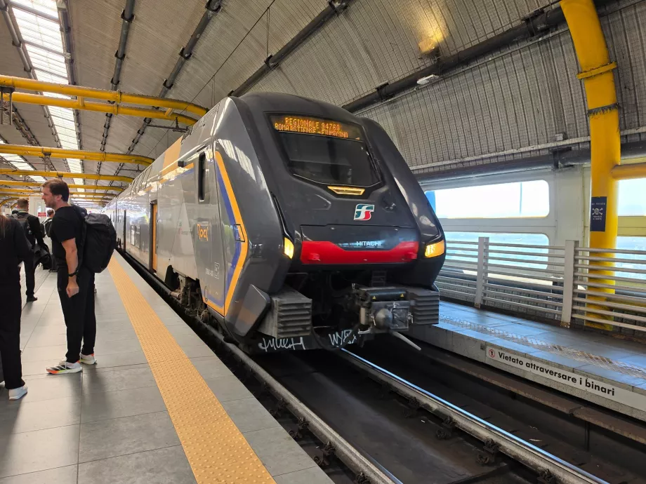 Τρένο στο αεροδρόμιο του Φιουμιτσίνο
