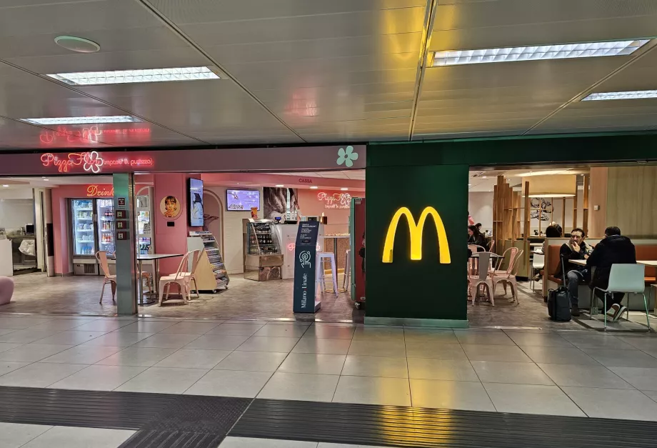 McDonald's, δημόσιος χώρος