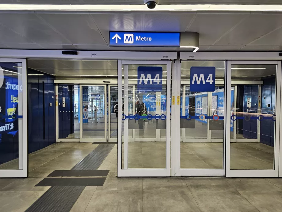 Κατεύθυνση προς το σταθμό του μετρό