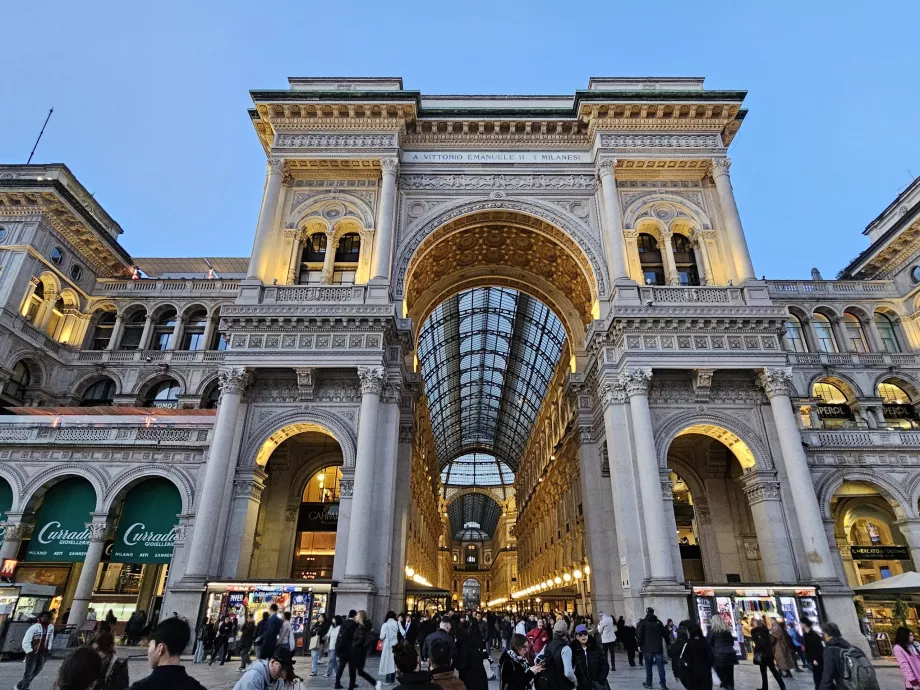 Galleria Vittorio Emanuele II νωρίς το βράδυ