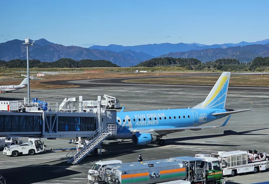 Μπλε αεροσκάφος Fuji Dream Airlines