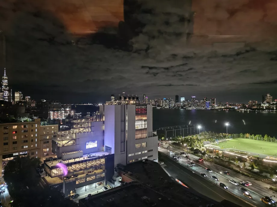 Νυχτερινή θέα του ποταμού Hudson