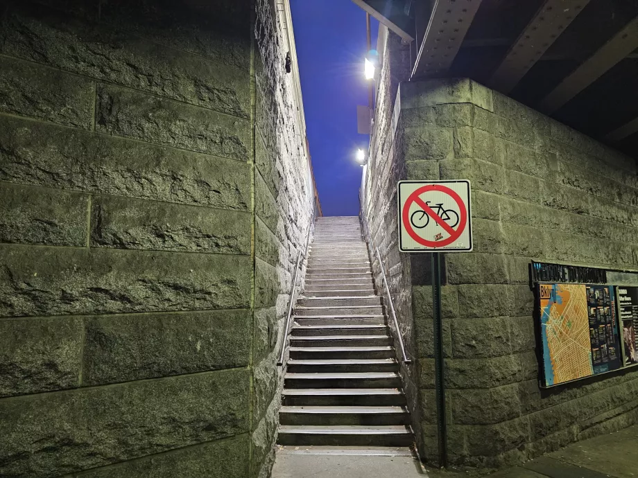 Σκάλες της γέφυρας του Μπρούκλιν