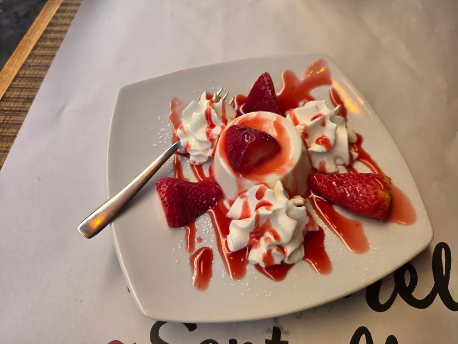 Tonnarello Santa Maria, Panna Cotta με φράουλες