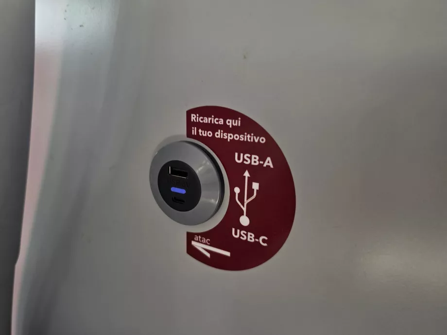 Υποδοχές USB σε λεωφορεία