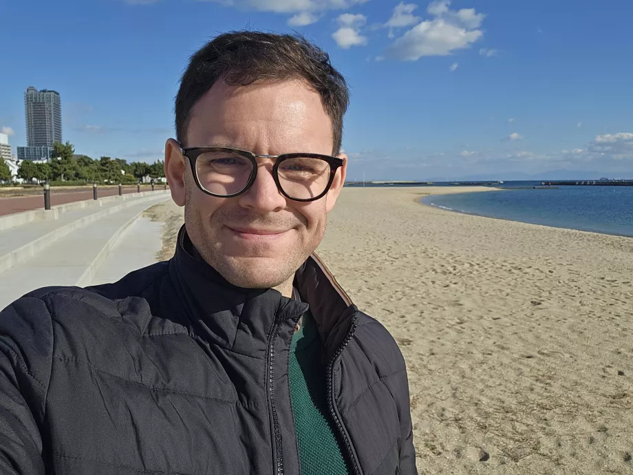 Εγώ στην παραλία Suma κατά τη διάρκεια του χειμώνα