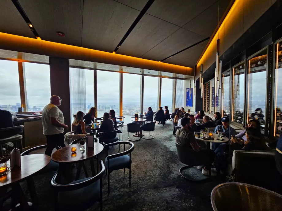 Περιβάλλον εστιατορίου αιχμής